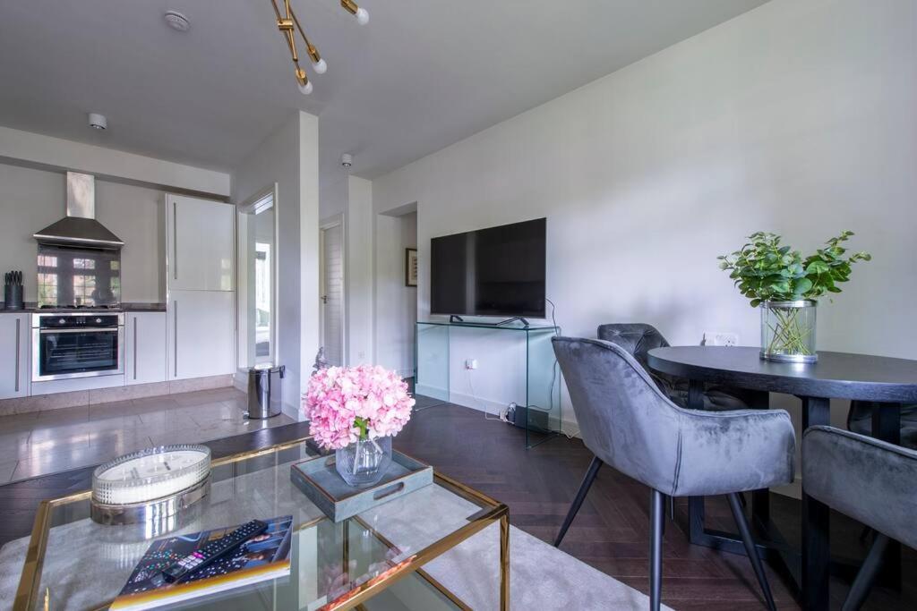 לונדון 2 Bedroom Modern Urban Sanctuary 1Cc - Cherrydeal מראה חיצוני תמונה